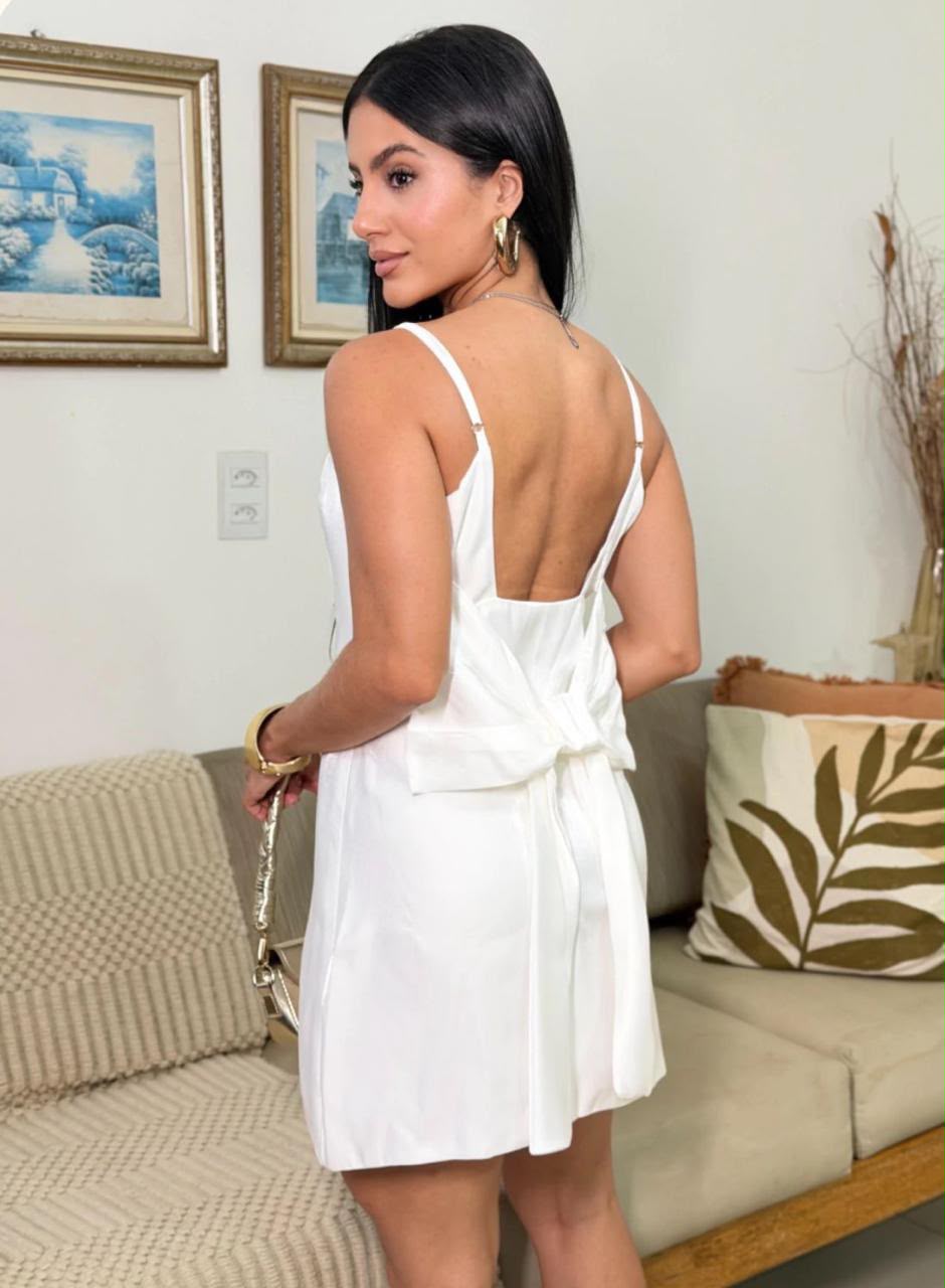 Vestido Curto Laço nas Costas